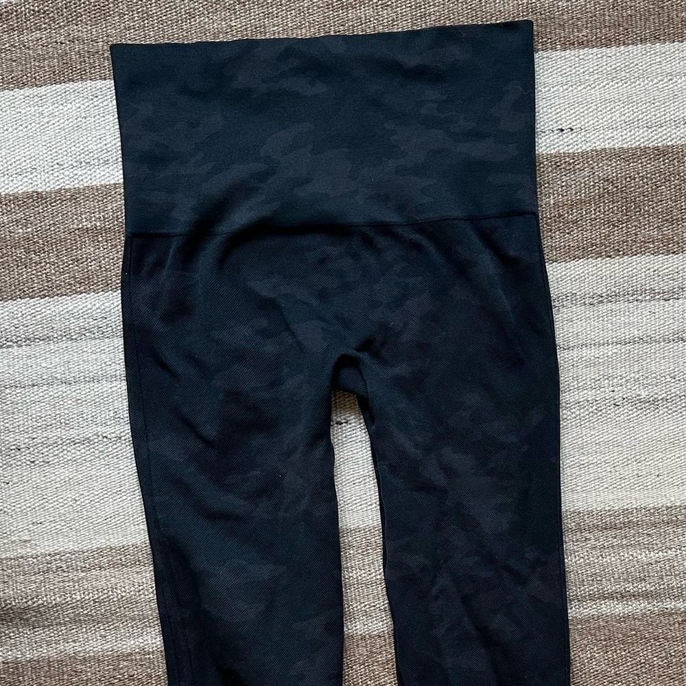 SPANX Look at Me Now Seamless Leggings - Picture 5 of 5